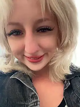 RonnieKiss online show from April 10, 2026, 6:31 am