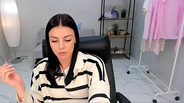 Theresa Boyd online show from October 7, 2025, 2:07 pm