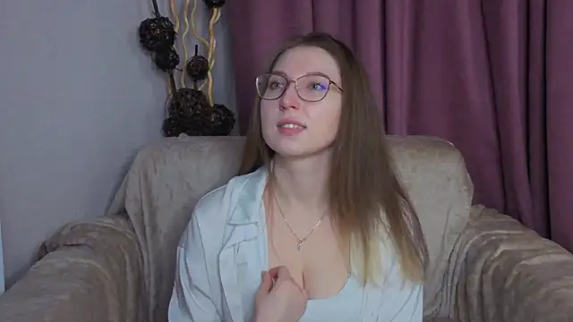 Snapshot of DaliaRadtke chatting on November 20, 2025, 6:19 pm DaliaRadtke online show from November 20, 2025, 6:19 pm