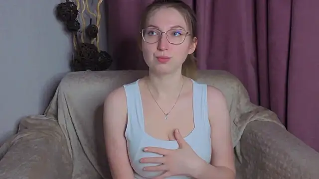 Snapshot of DaliaRadtke chatting on November 19, 2025, 6:19 pm DaliaRadtke online show from November 19, 2025, 6:19 pm