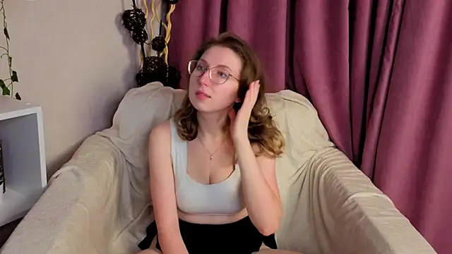 Snapshot of DaliaRadtke chatting on November 10, 2025, 6:13 pm DaliaRadtke online show from November 10, 2025, 6:13 pm