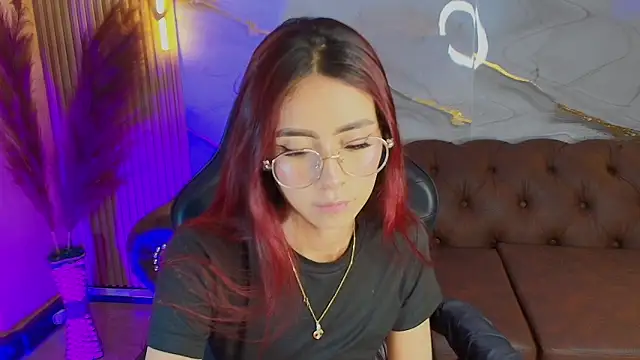 Snapshot of mia_tf chatting on November 6, 2025, 1:59 pm mia tf online show from November 6, 2025, 1:59 pm