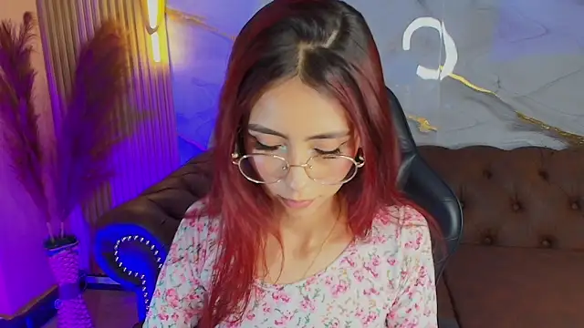 Snapshot of mia_tf chatting on October 29, 2025, 1:54 pm mia tf online show from October 29, 2025, 1:54 pm