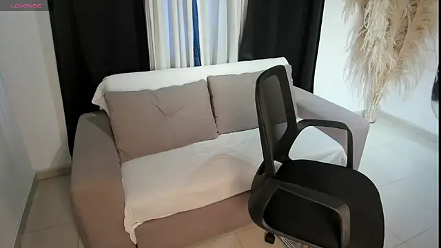 ArySweet69 online show from October 21, 2025, 2:05 pm