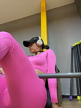 KatThomas online show from November 26, 2025, 3:34 pm