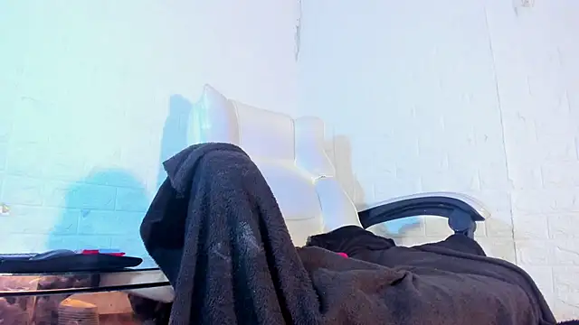 Snapshot of Marian_Cristal chatting on November 29, 2025, 2:12 am Marian Cristal online show from November 29, 2025, 2:12 am