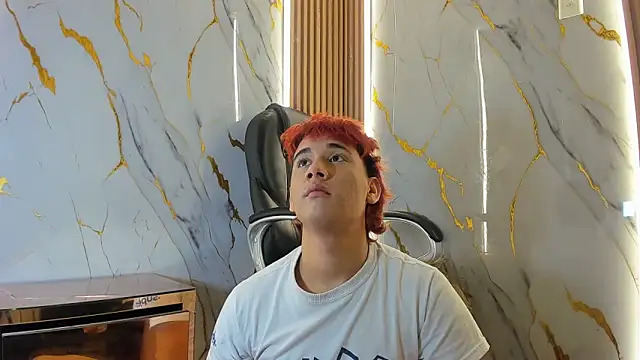 Snapshot of Marian_Cristal chatting on February 17, 2026, 3:37 am Marian Cristal online show from February 17, 2026, 3:37 am