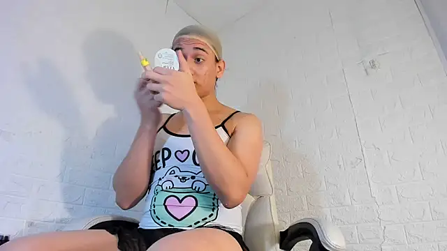 Snapshot of Marian_Cristal chatting on December 5, 2025, 2:00 am Marian Cristal online show from December 5, 2025, 2:00 am