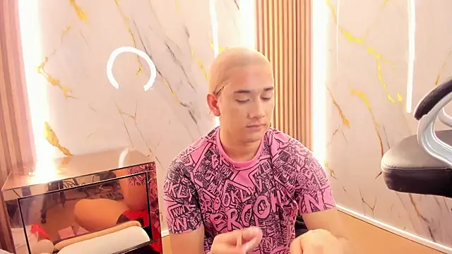 Snapshot of Marian_Cristal chatting on February 14, 2026, 2:01 am Marian Cristal online show from February 14, 2026, 2:01 am