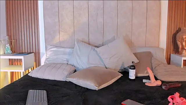 Snapshot of Lauraa_saenz11 chatting on November 8, 2025, 6:50 am Lauraa saenz11 online show from November 8, 2025, 6:50 am