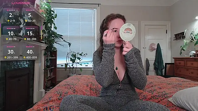 Snapshot of wutangwendy chatting on December 16, 2025, 6:01 pm wutangwendy online show from December 16, 2025, 6:01 pm