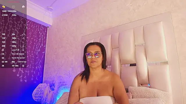 EmillyLim online show from April 18, 2026, 12:51 pm