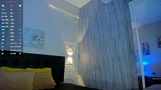 Snapshot of EmillyLim chatting on November 6, 2025, 8:24 pm EmillyLim online show from November 6, 2025, 8:24 pm