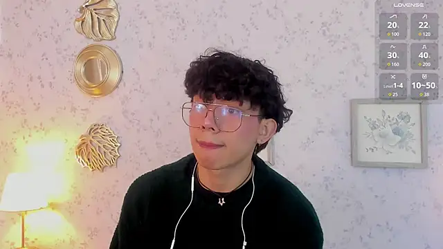 Snapshot of liam_twiink chatting on July 3, 2026, 8:04 pm liam twiink online show from July 3, 2026, 8:04 pm