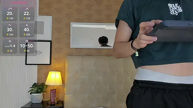 Snapshot of liam_twiink chatting on November 18, 2025, 7:50 pm liam twiink online show from November 18, 2025, 7:50 pm