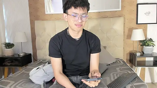 Snapshot of liam_twiink chatting on November 9, 2025, 7:40 pm liam twiink online show from November 9, 2025, 7:40 pm