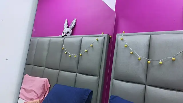 KimJStom online show from October 11, 2025, 1:23 pm