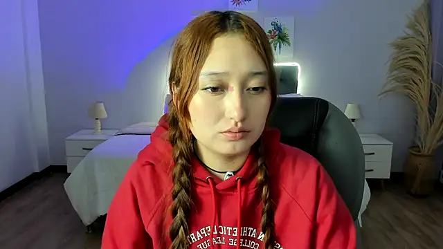 Snapshot of Samara_Hilton_2 chatting on October 28, 2025, 6:29 pm Samara Hilton 2 online show from October 28, 2025, 6:29 pm