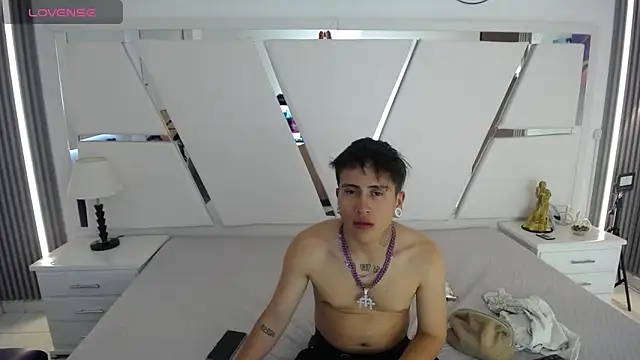 oblivionlove online show from May 14, 2026, 7:33 pm
