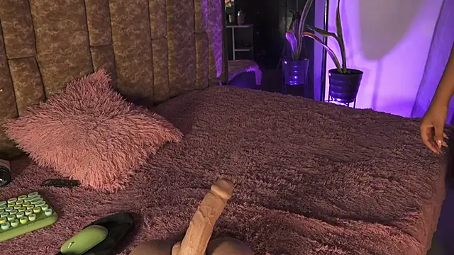 Missdionne curly online show from April 21, 2026, 11:28 am