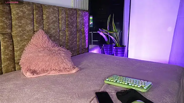 Missdionne curly online show from April 14, 2026, 11:26 am