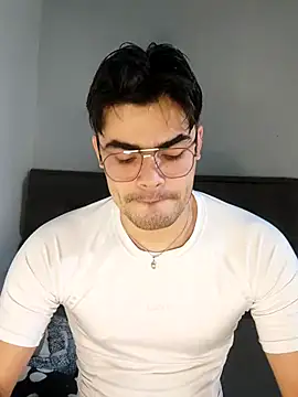 Snapshot of Mason_grey chatting on November 2, 2025, 11:37 am Mason grey online show from November 2, 2025, 11:37 am