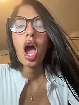 Julieta Duque online show from February 1, 2026, 1:26 am