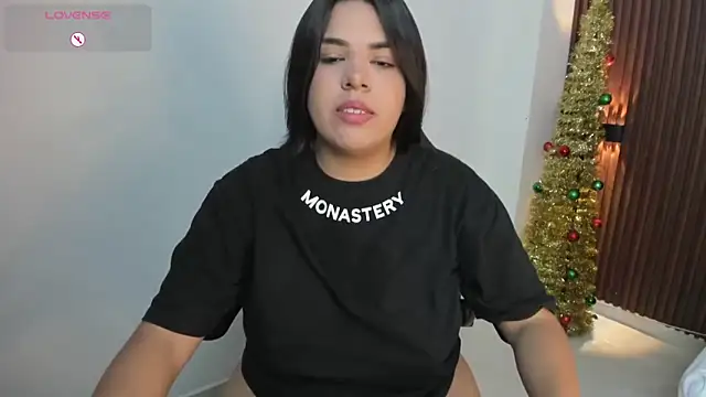 daniela crozee  online show from November 29, 2025, 3:06 am