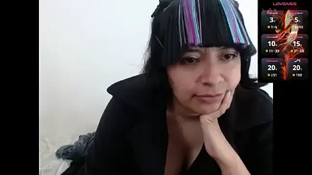 Acelinrose online show from December 1, 2025, 3:46 pm