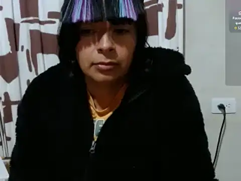 Acelinrose online show from April 21, 2026, 1:42 am