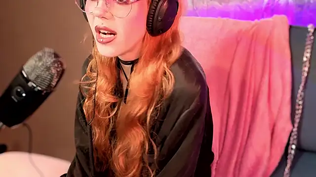 tacodeluxxxe online show from March 12, 2026, 2:06 am