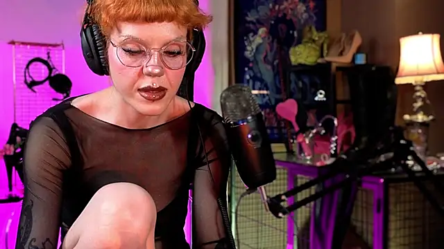 tacodeluxxxe online show from May 15, 2026, 11:36 pm