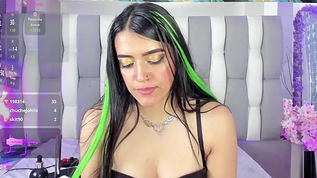 IsaDiiaz online show from April 19, 2026, 5:14 pm