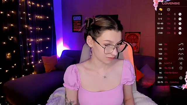 LinaBlossom  online show from October 7, 2025, 2:45 am