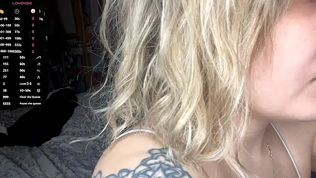 SabrinaFolts online show from December 4, 2025, 7:46 pm