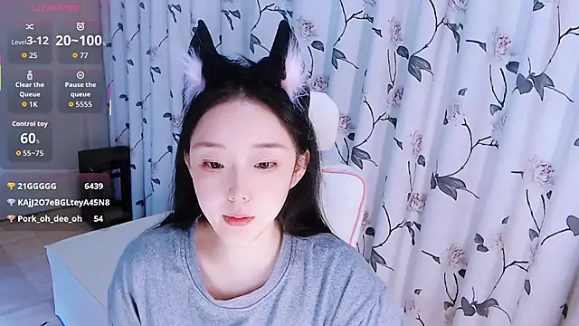 Snapshot of Niannian- chatting on December 3, 2025, 7:02 pm Niannian- online show from December 3, 2025, 7:02 pm