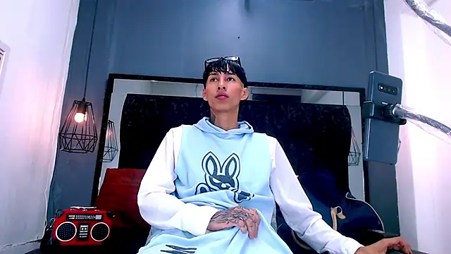 Daniel delux  online show from November 28, 2025, 11:10 am