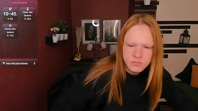 ChloeValentinee online show from November 4, 2025, 12:09 pm