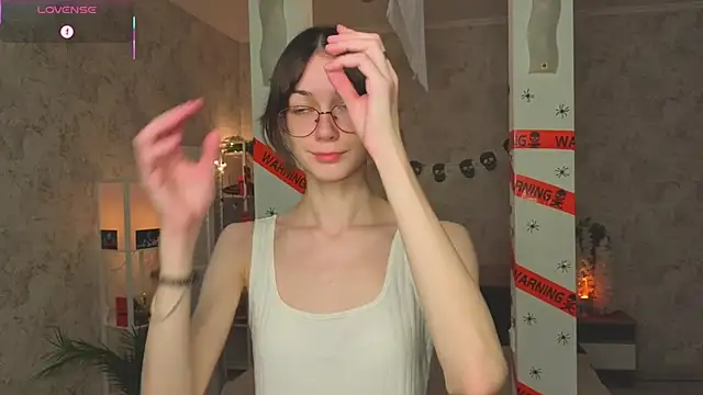 Snapshot of ReneeLippeatt chatting on October 30, 2025, 7:33 pm ReneeLippeatt online show from October 30, 2025, 7:33 pm