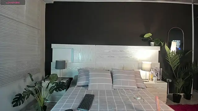 Camila Nyx online show from December 2, 2025, 1:13 pm