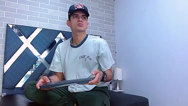 marcus hans  online show from October 10, 2025, 12:28 pm