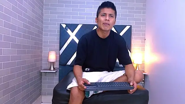 marcus hans  online show from November 17, 2025, 6:34 pm