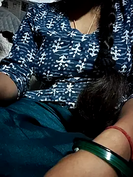 Snapshot of Hot_karisma55 chatting on December 21, 2025, 1:24 pm Hot karisma55 online show from December 21, 2025, 1:24 pm