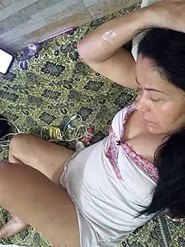 lucineia7 online show from November 18, 2025, 8:06 am