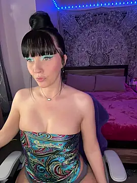 MaciiMayy online show from April 22, 2026, 1:45 am