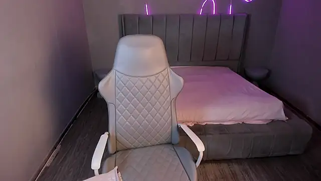 kehlannis  online show from March 27, 2026, 2:51 pm