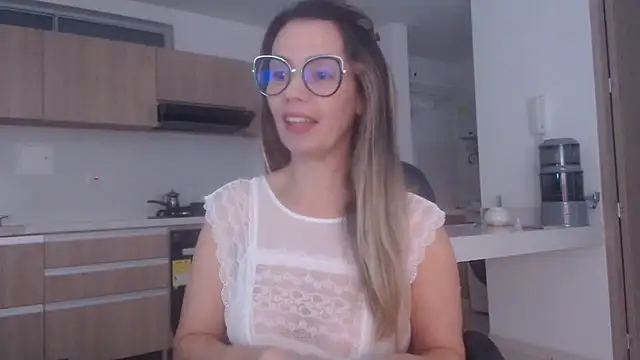 LovePaula online show from March 19, 2026, 11:43 am