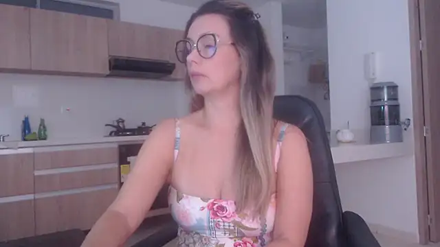 LovePaula online show from March 29, 2026, 1:07 am