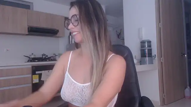 LovePaula online show from April 15, 2026, 11:16 am