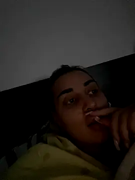 Snapshot of Giullyaxx chatting on November 2, 2025, 3:28 pm Giullyaxx online show from November 2, 2025, 3:28 pm